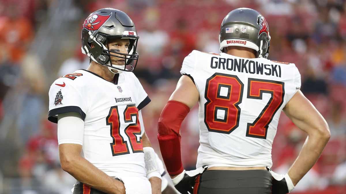Buccaneers Tom Brady and Rob Gronkowski