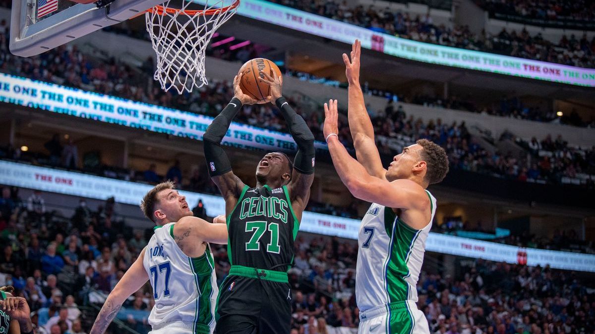 Boston Celtics guard Dennis Schröder