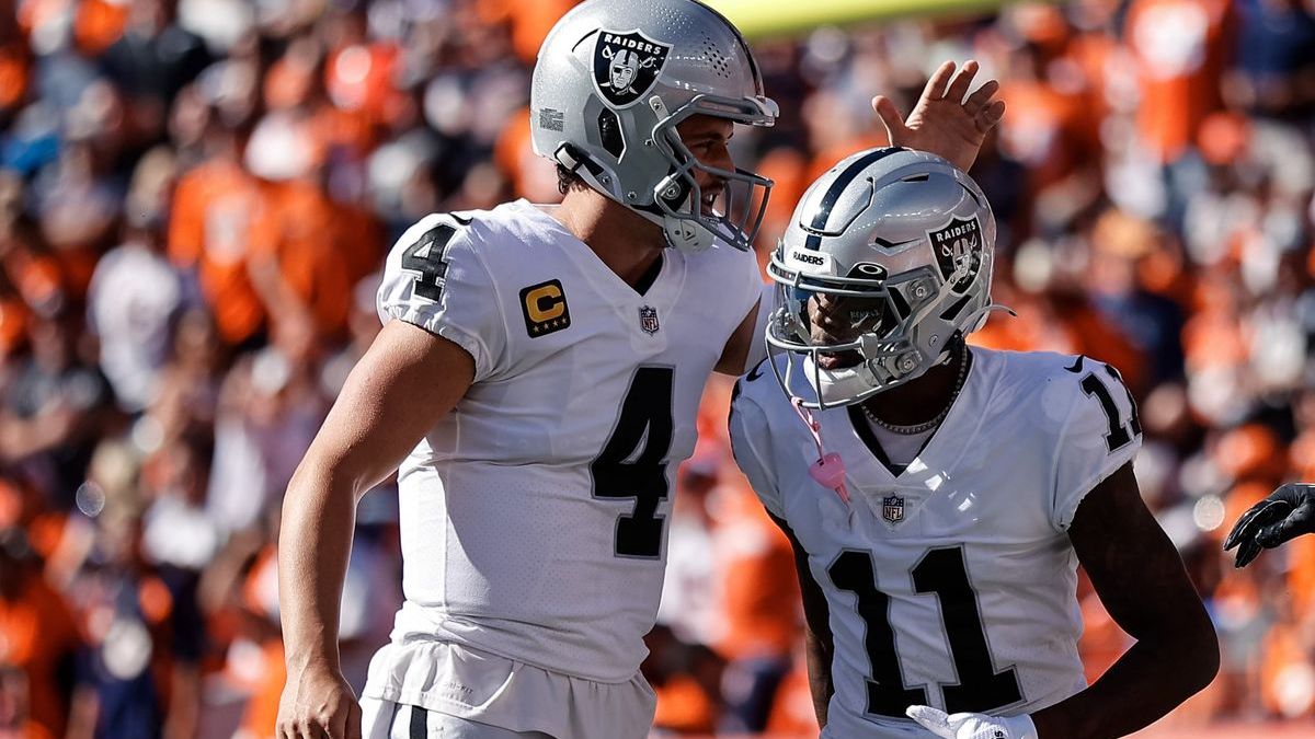 Las Vegas Raiders quarterback Derek Carr, wide receiver Henry Ruggs
