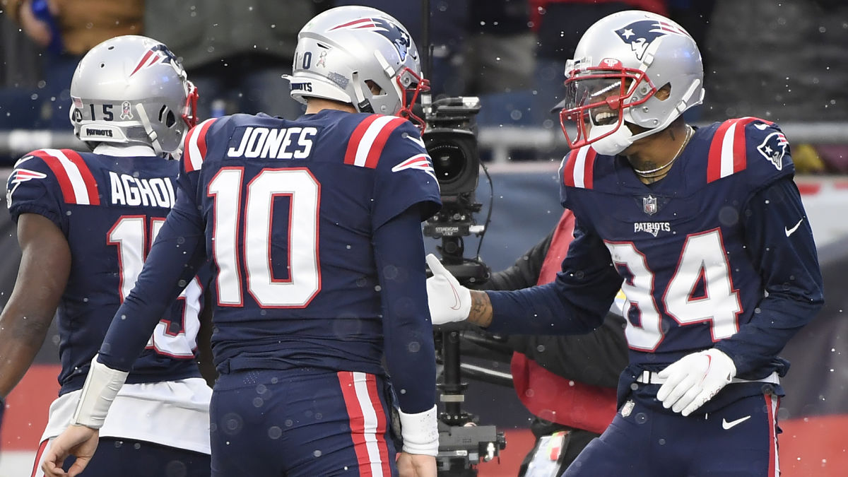 New England Patriots quarterback Mac Jones and wide receiver Kendrick Bourne