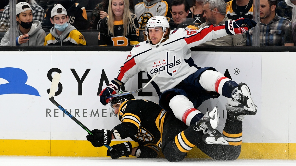 Boston Bruins forward Nick Foligno (17) and Washington Capitals left wing Carl Hagelin (62)