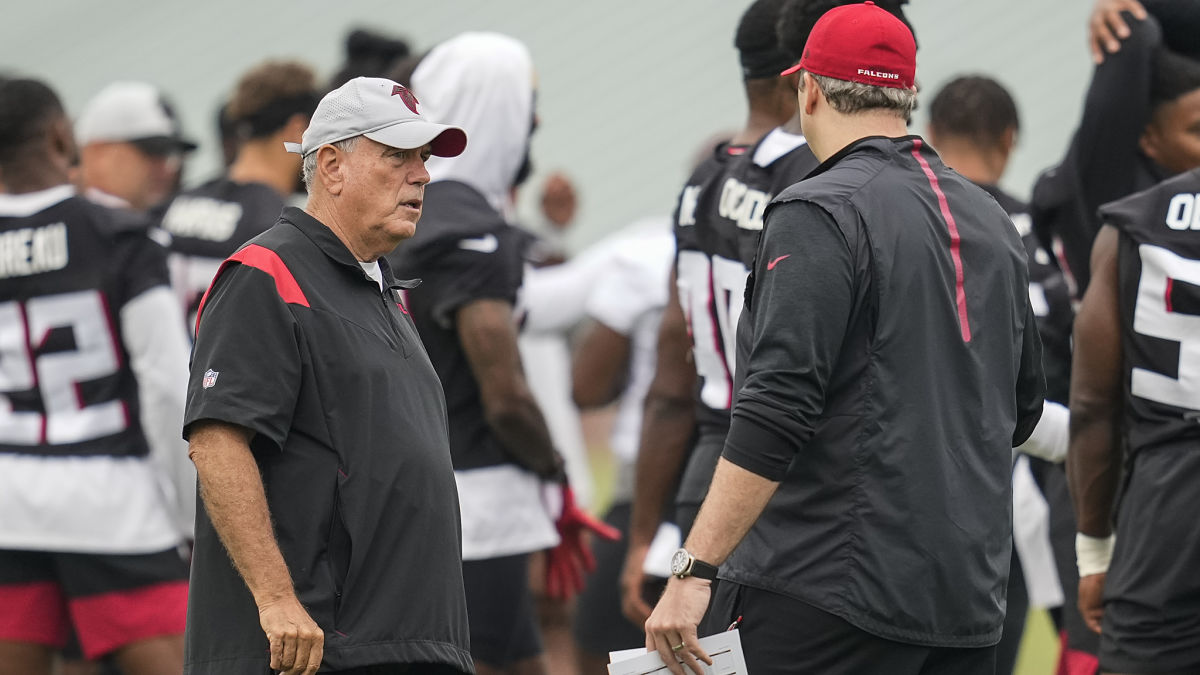 Atlanta Falcons defensive coordinator Dean Pees