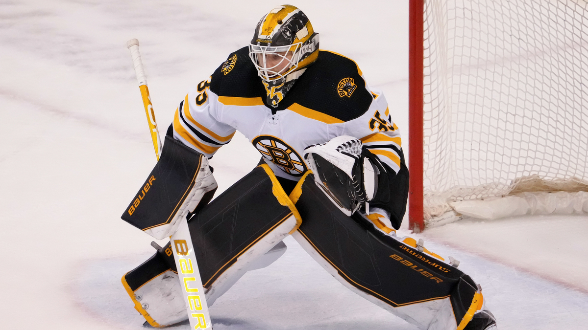 Boston Bruins goalie Linus Ullmark