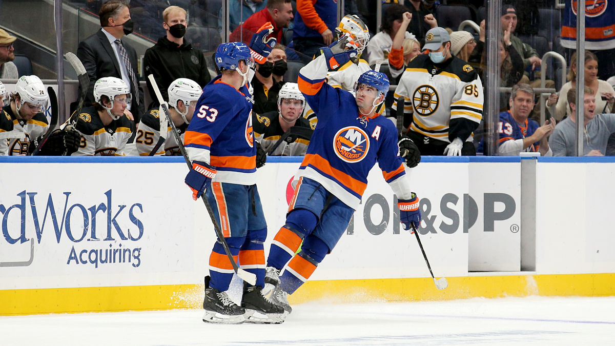 New York Islanders forward Cal Clutterbuck