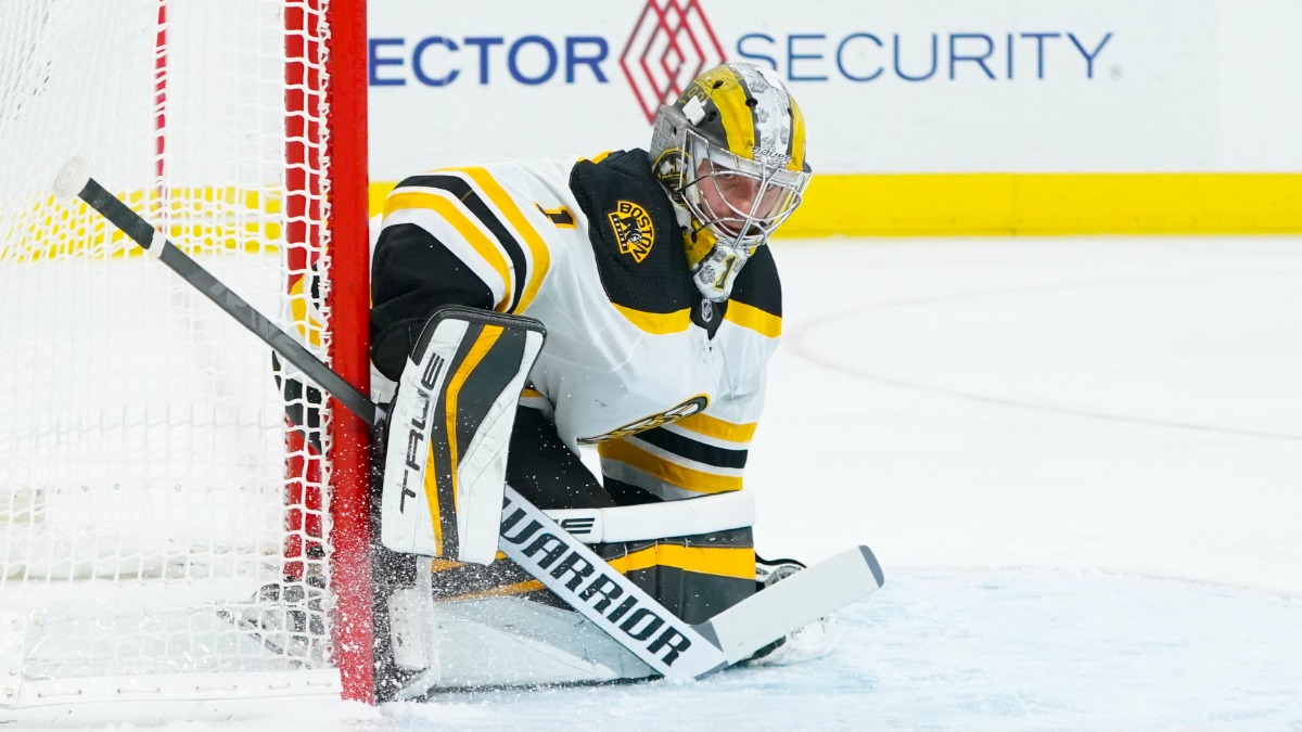 Boston Bruins goalie Jeremy Swayman
