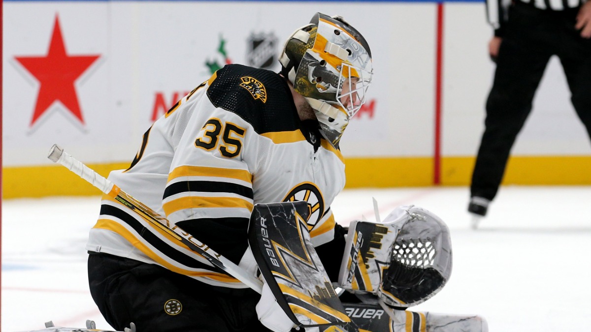 Boston Bruins goaltender Linus Ullmark