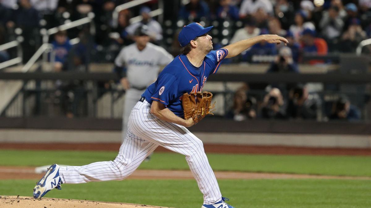 MLB pitcher Rich Hill