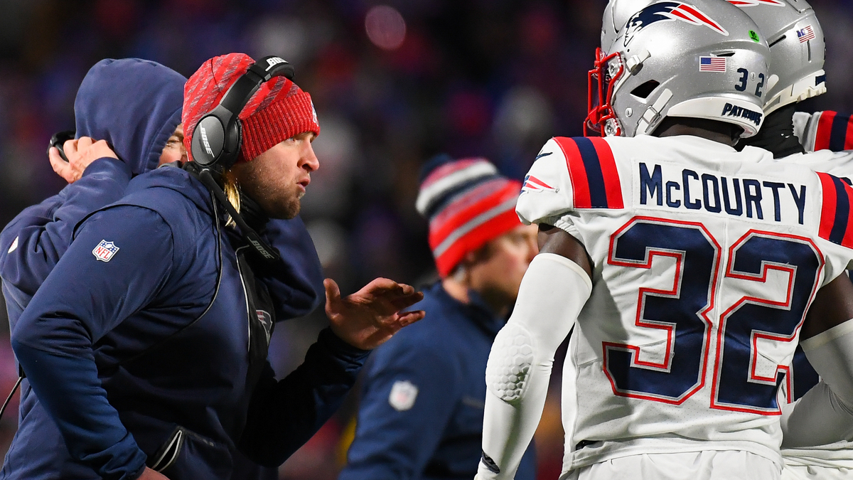 New England Patriots outside linebackers coach Steve Belichick