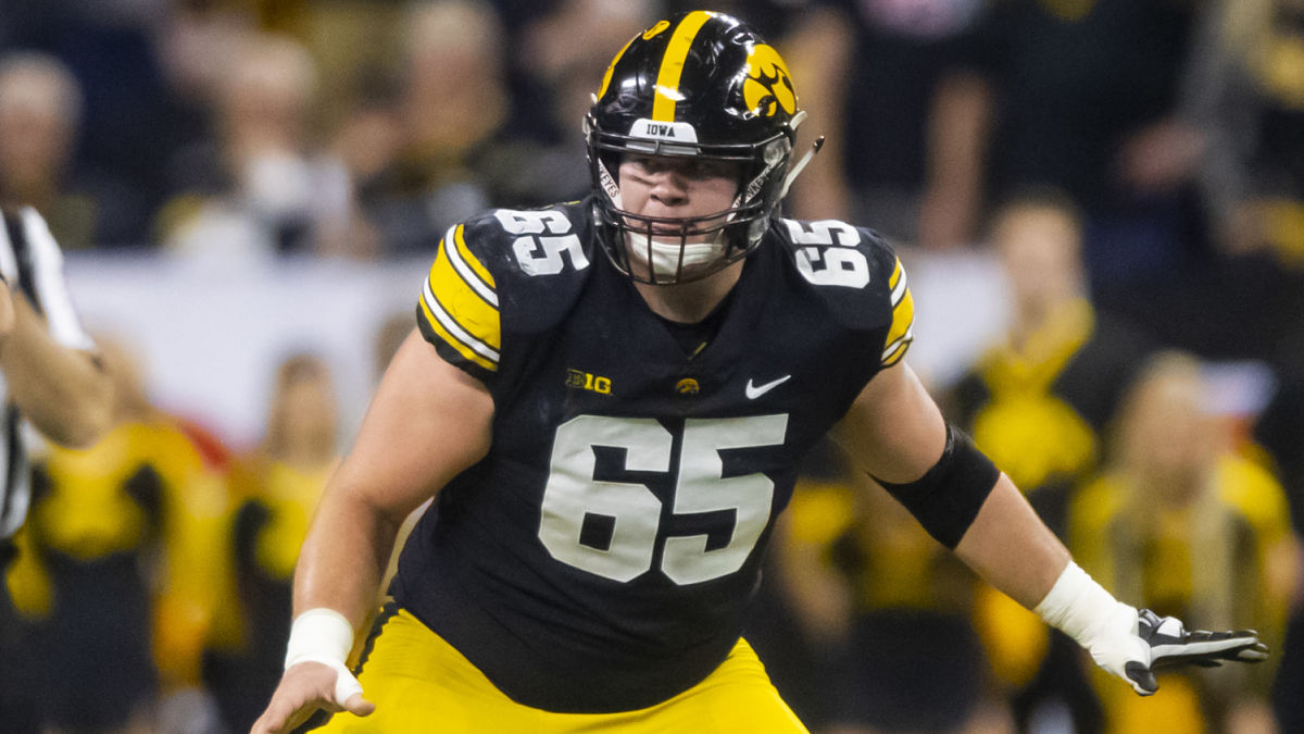 Iowa Hawkeyes Center Tyler Linderbaum