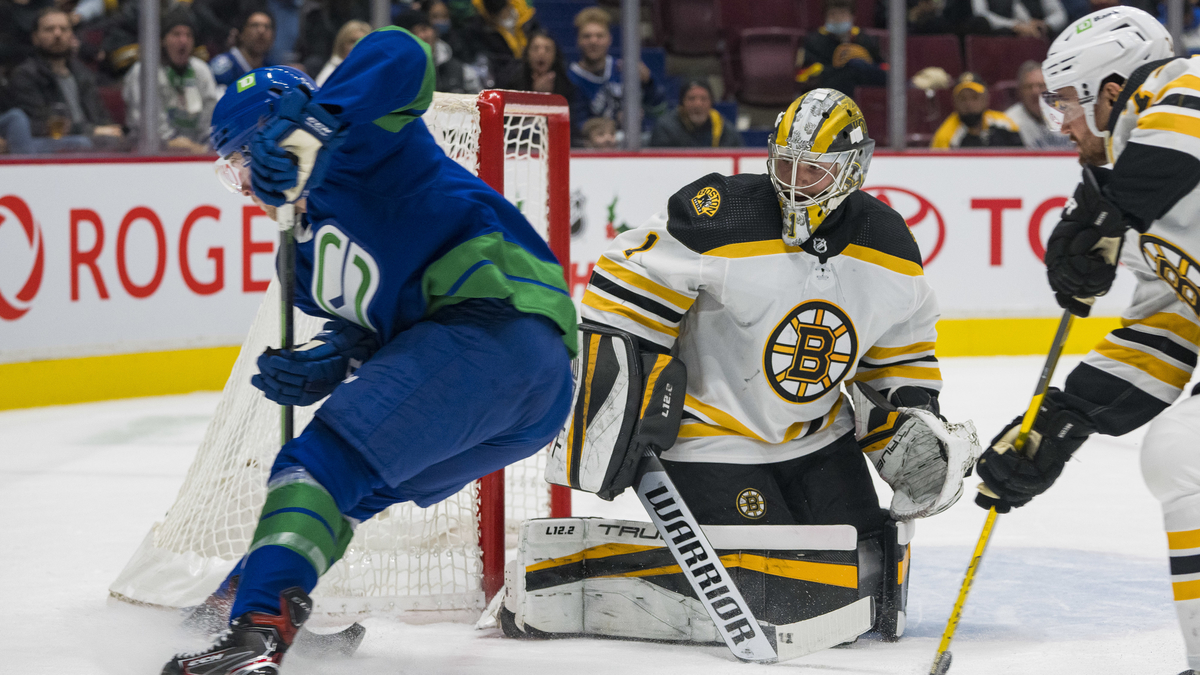 Boston Bruins goalie Jeremy Swayman