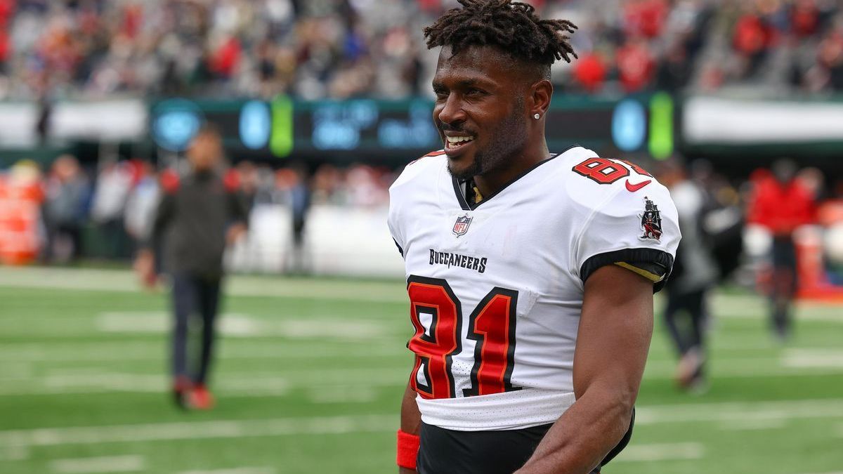 Tampa Bay Buccaneers receiver Antonio Brown