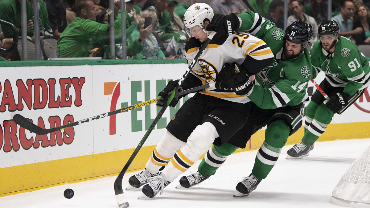 Boston Bruins defenseman Brandon Carlo and Dallas Stars left swing Jamie Benn