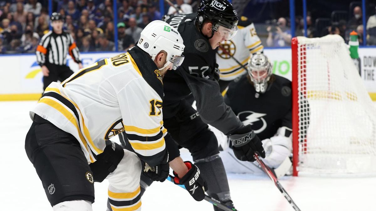 Boston Bruins left wing Nick Foligno