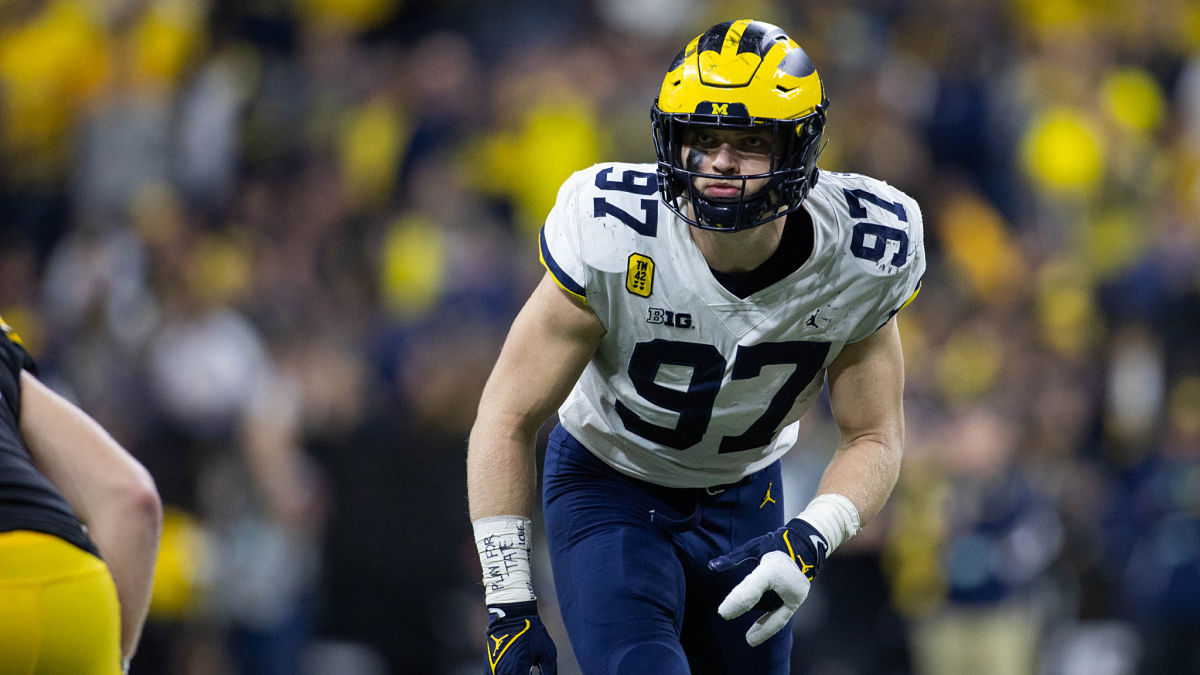 Michigan Wolverines defensive end Aidan Hutchinson