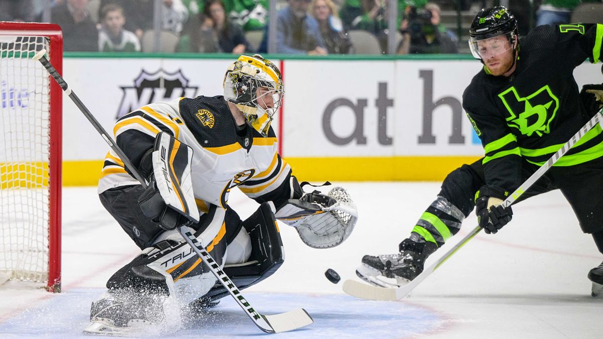 Boston Bruins goaltender Jeremy Swayman