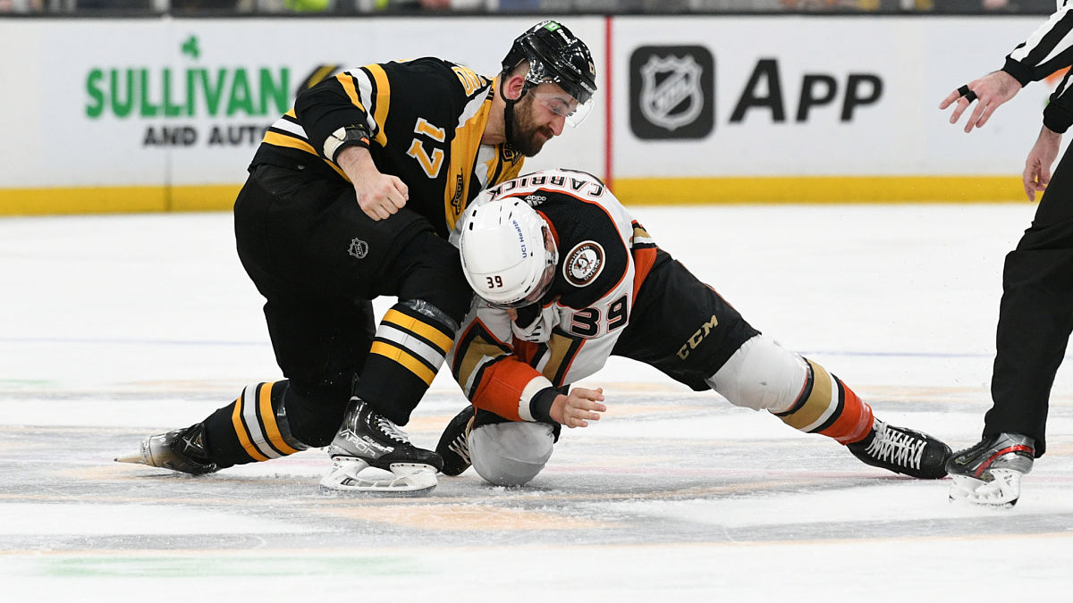 Boston Bruins left wing Nick Foligno, Anaheim Ducks center Sam Carrick