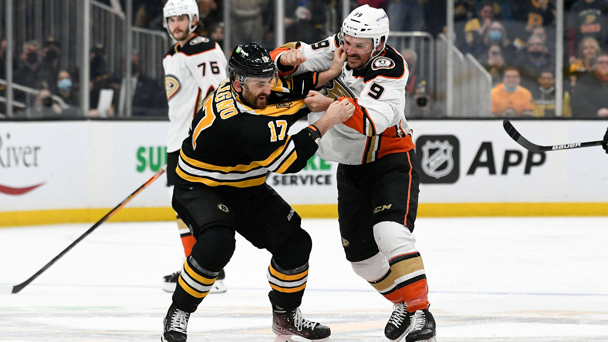 Boston Bruins left wing Nick Foligno