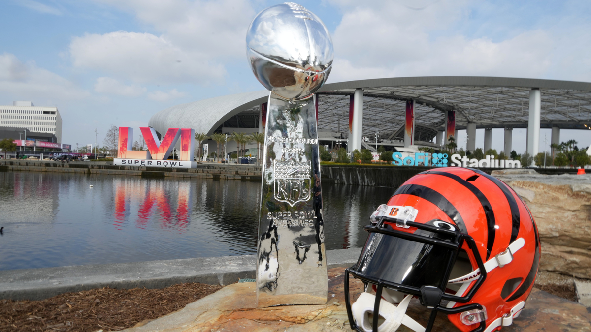 Cincinnati Benglas helmet, Lombardi Trophy
