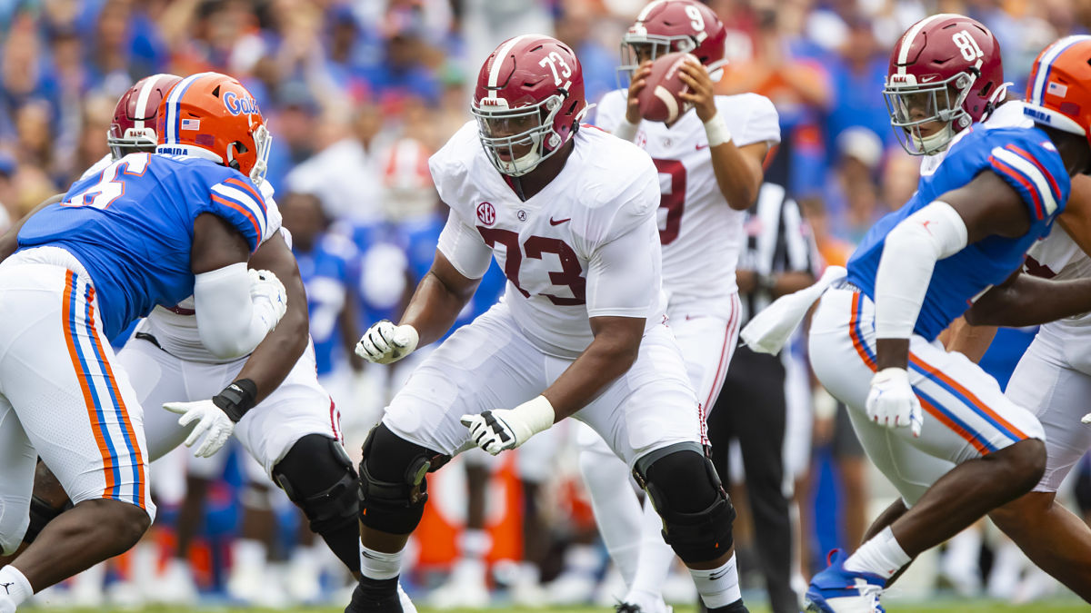 Alabama Crimson Tide offensive lineman Evan Neal