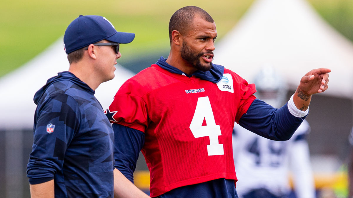 Dallas Cowboys quarterback Dak Prescott (4) and offensive coordinator Kellen Moore