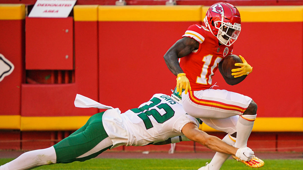 New York Jets safety Ashtyn Davis and Miami Dolphins wide receiver Tyreek Hill
