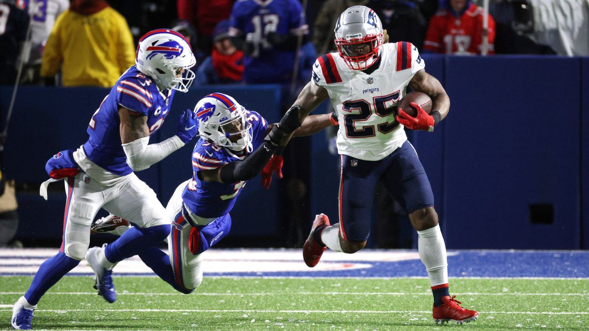 Las Vegas Raiders running back Brandon Bolden