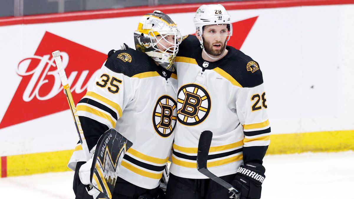 Boston Bruins goalie Linus Ullmark