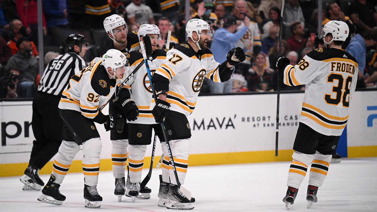 Boston Bruins forward Nick Foligno