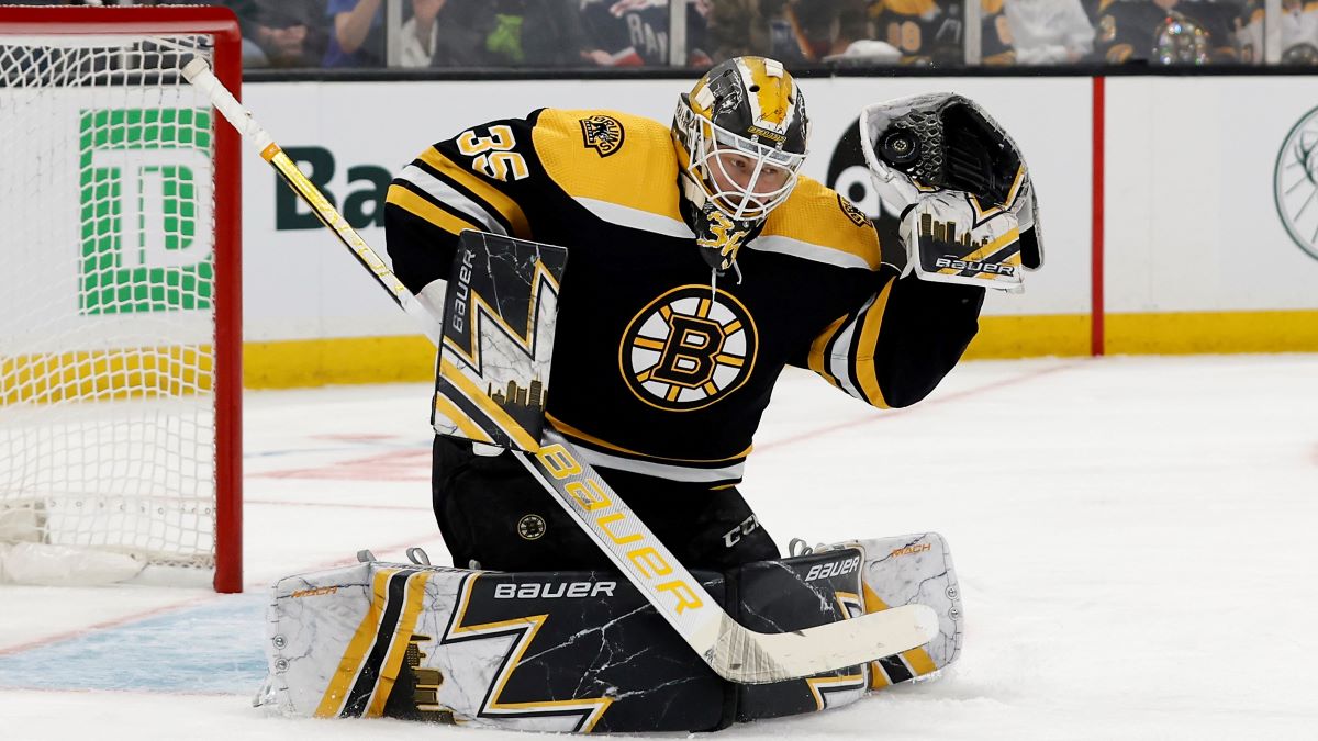 Boston Bruins goalie Linus Ullmark