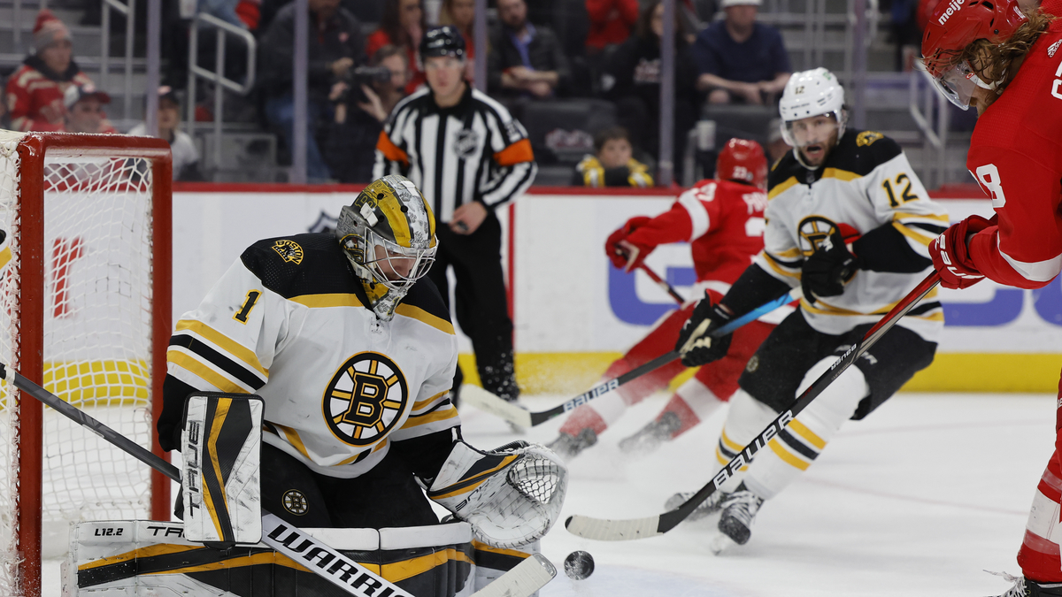 Boston Bruins goalie Jeremy Swayman