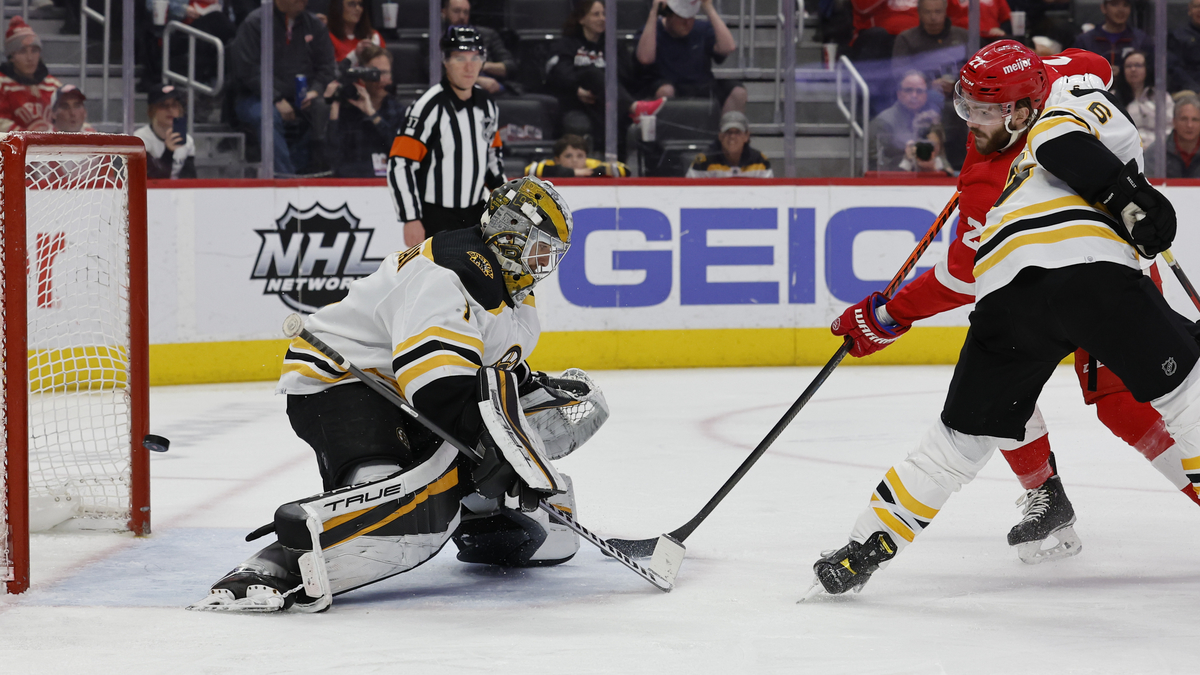 Boston Bruins goalie Jeremy Swayman