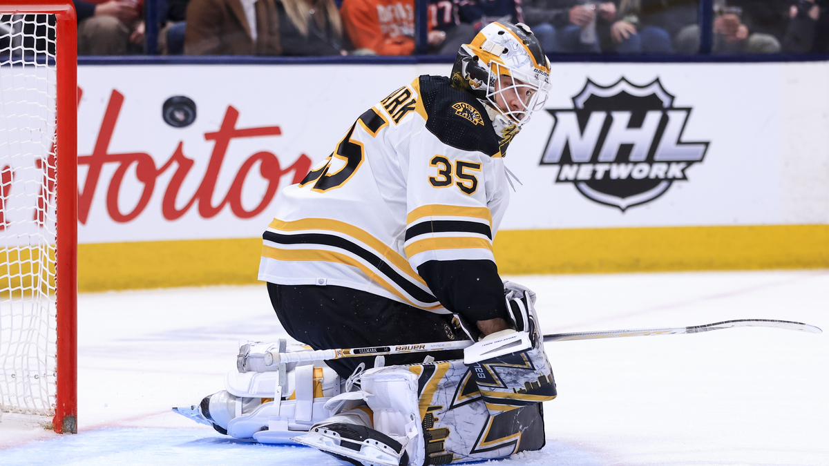 Boston Bruins goalie Linus Ullmark