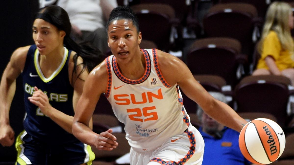 Connecticut Sun forward Alyssa Thomas