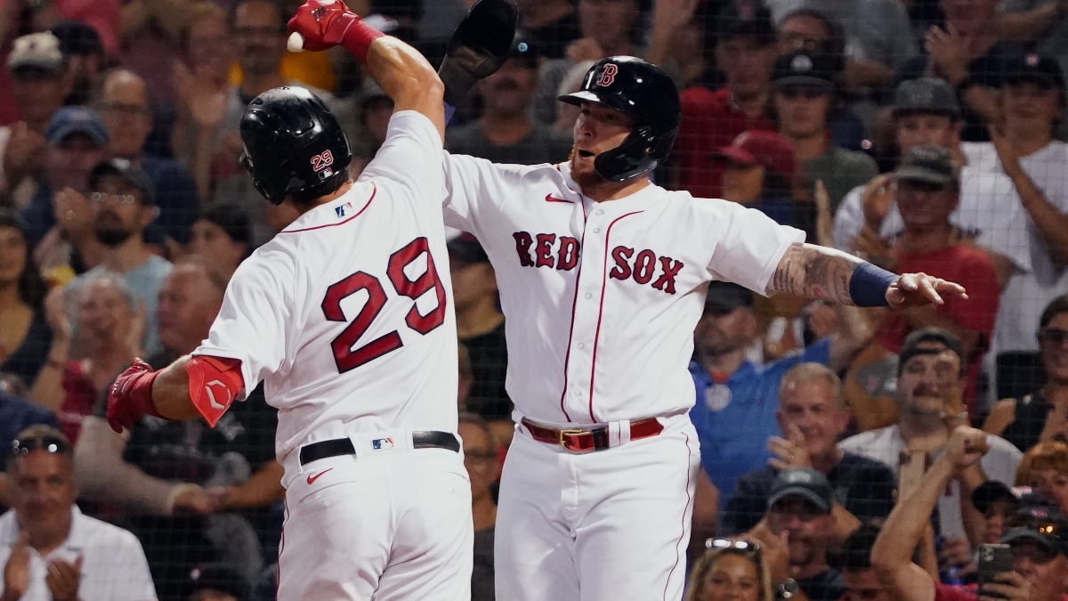 Boston Red Sox first baseman Bobby Dalbec (29) and catcher Christian Vázquez (7)