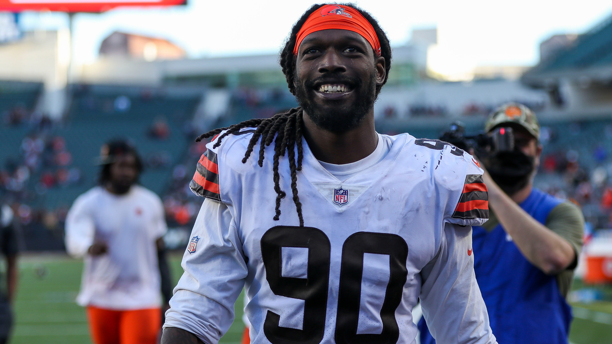 Cleveland Browns defensive end Jadeveon Clowney