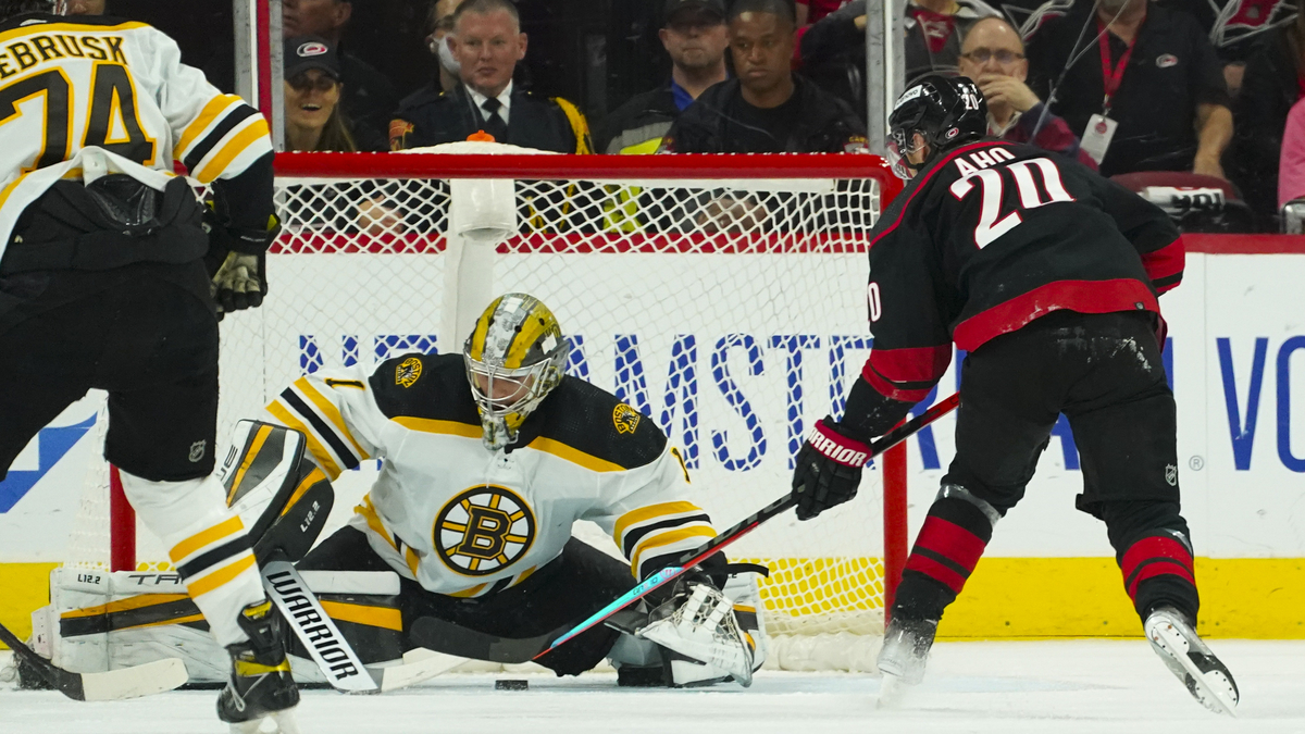 Boston Bruins goalie Jeremy Swayman