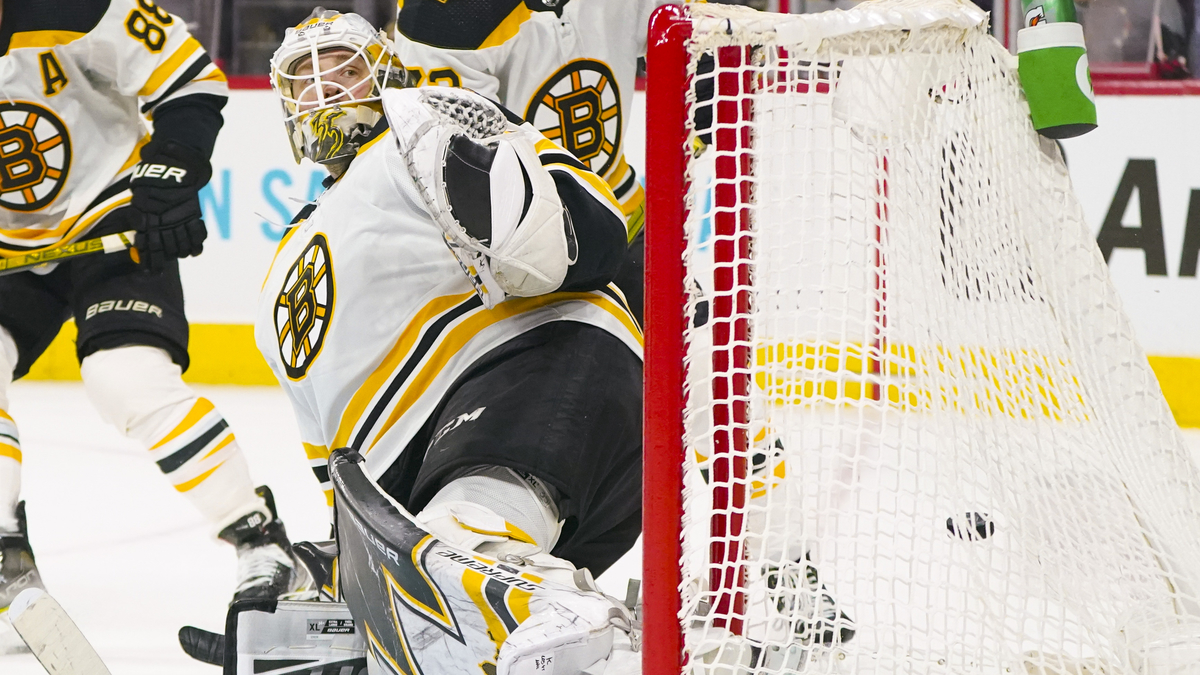 Boston Bruins goalie Linus Ullmark