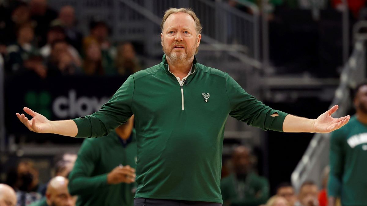 Milwaukee Bucks head coach Mike Budenholzer