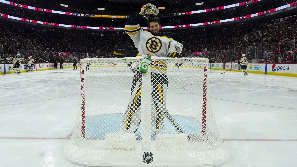 Boston Bruins goalie Jeremy Swayman