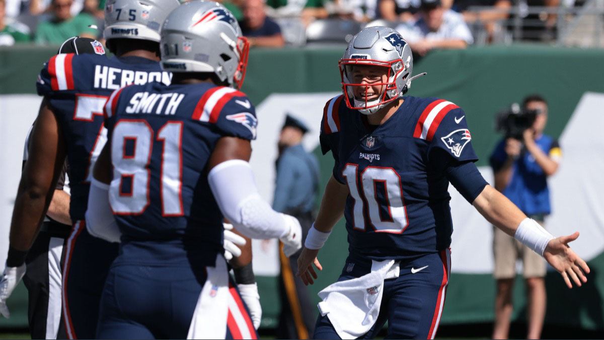 New England Patriots tight end Jonnu Smith, quarterback Mac Jones