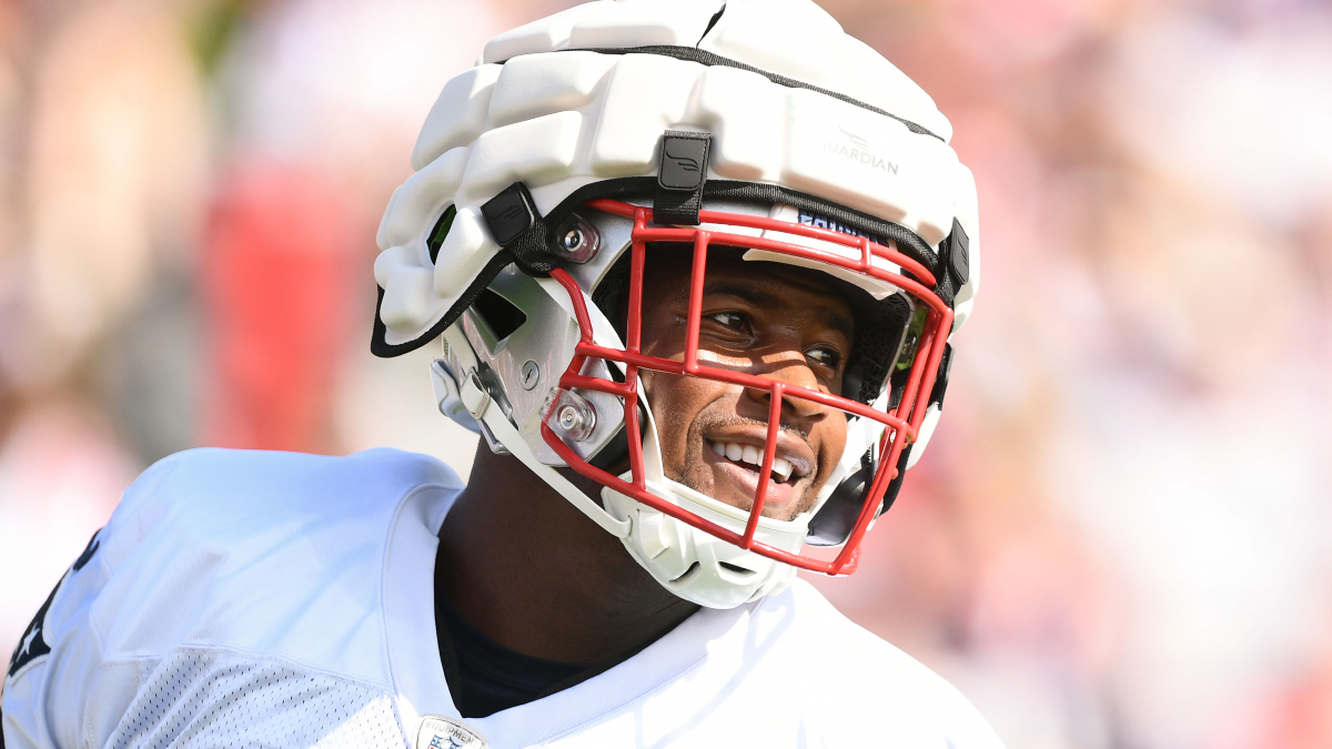 New England Patriots tight end Jonnu Smith