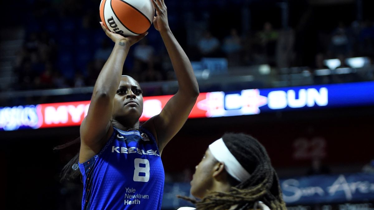 CT Sun forward Joyner Holmes