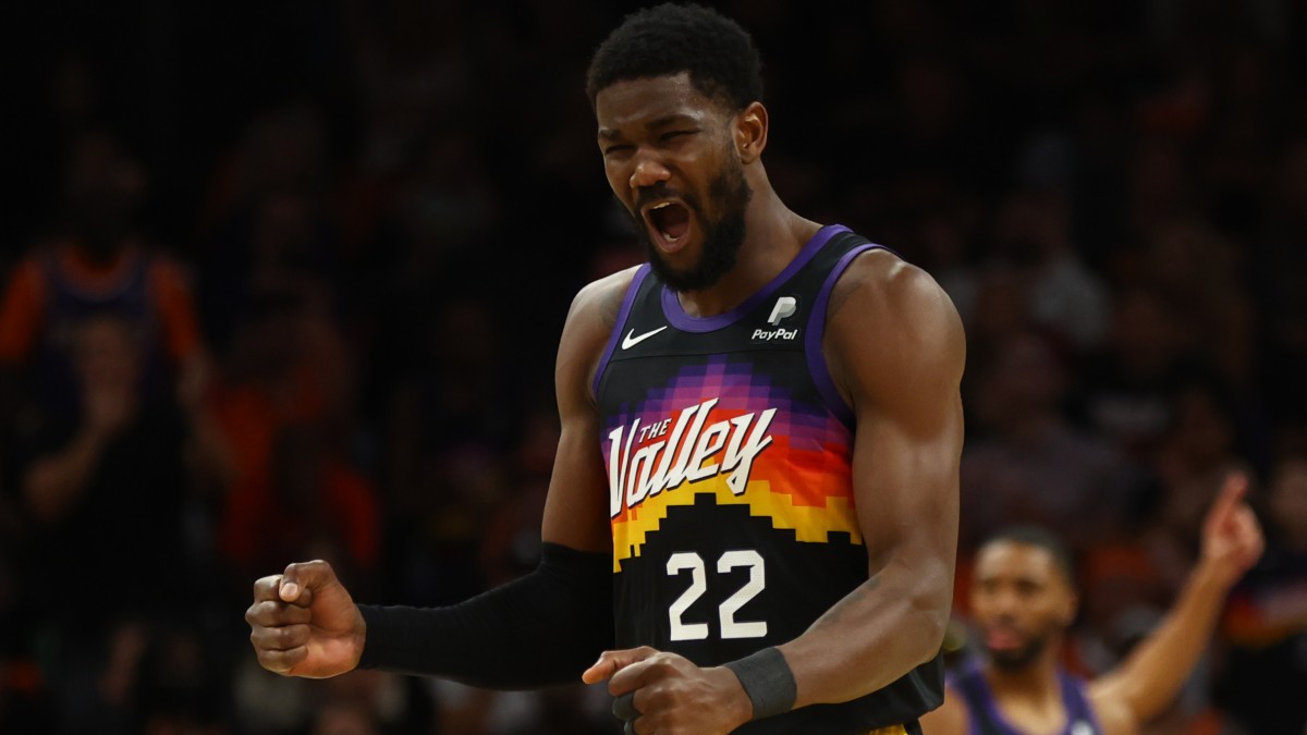 Phoenix Suns center Deandre Ayton