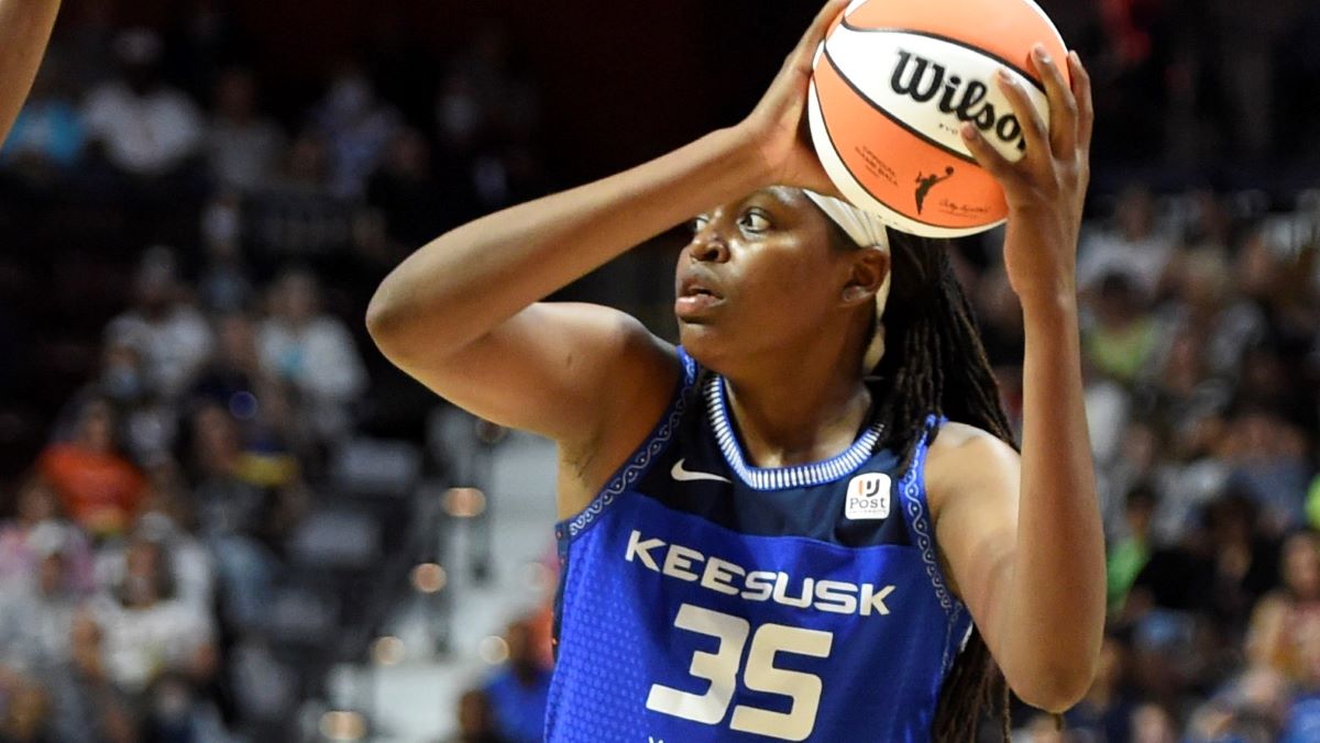 CT Sun center Jonquel Jones