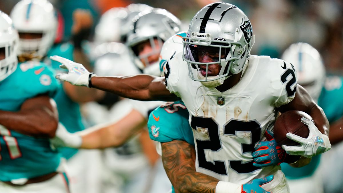 Las Vegas Raiders running back Kenyan Drake