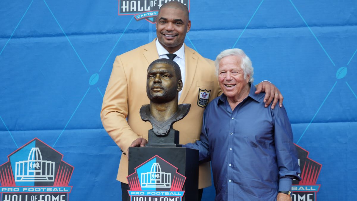 Former Patriots defensive lineman Richard Seymour and Patriots owner Robert Kraft