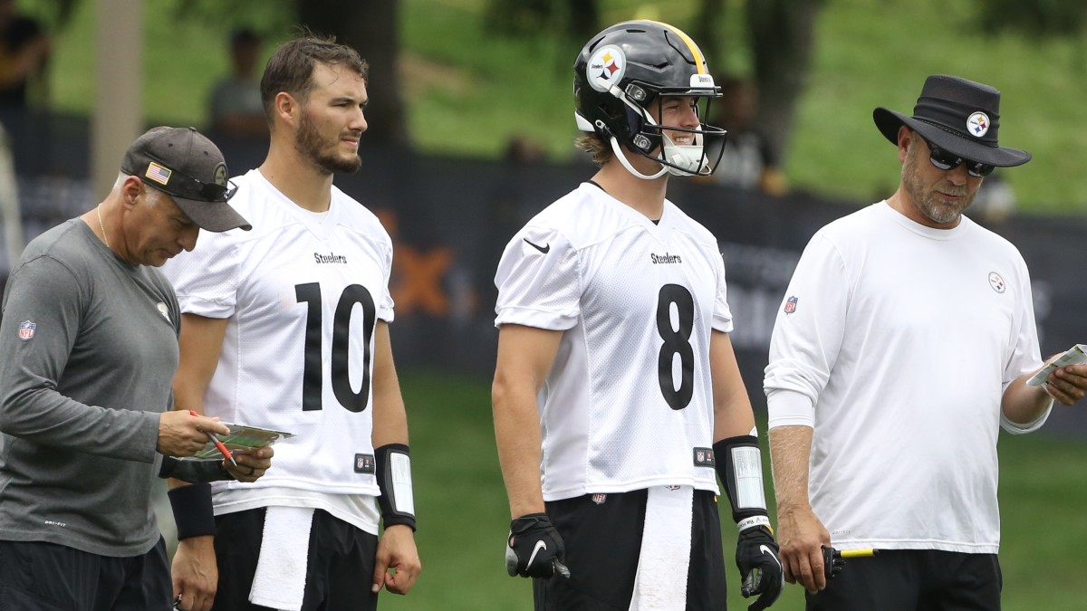 Pittsburgh Steelers quarterbacks Mitchell Trubisky, Kenny Pickett