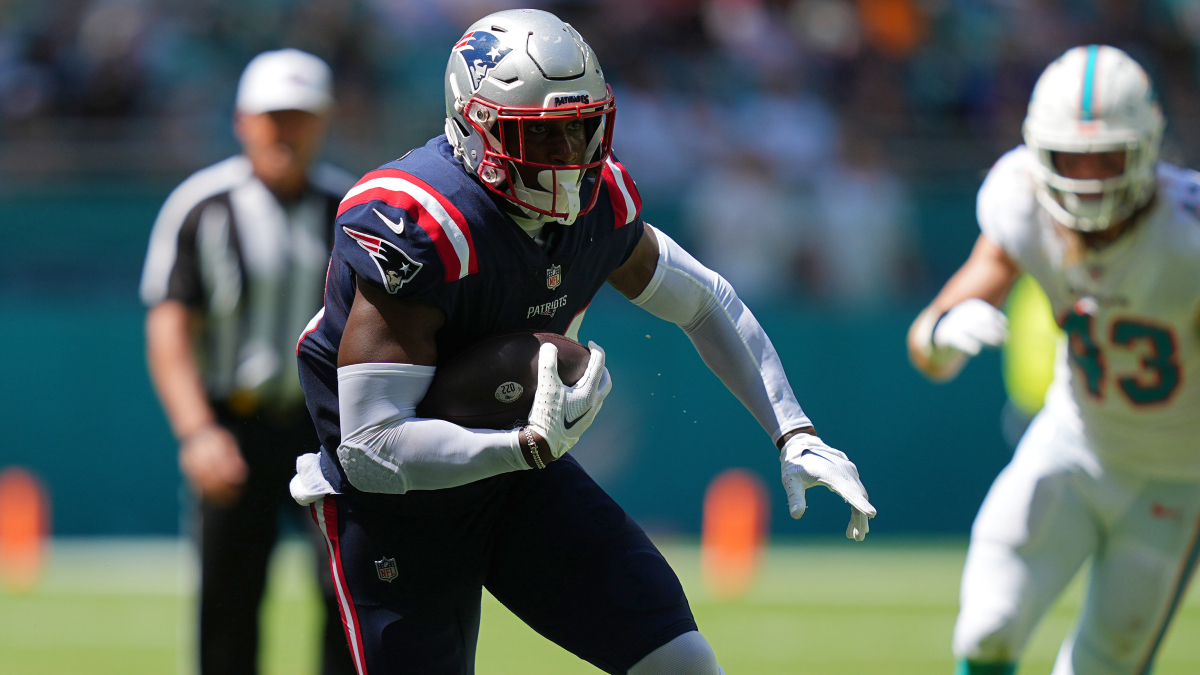 New England Patriots tight end Jonnu Smith