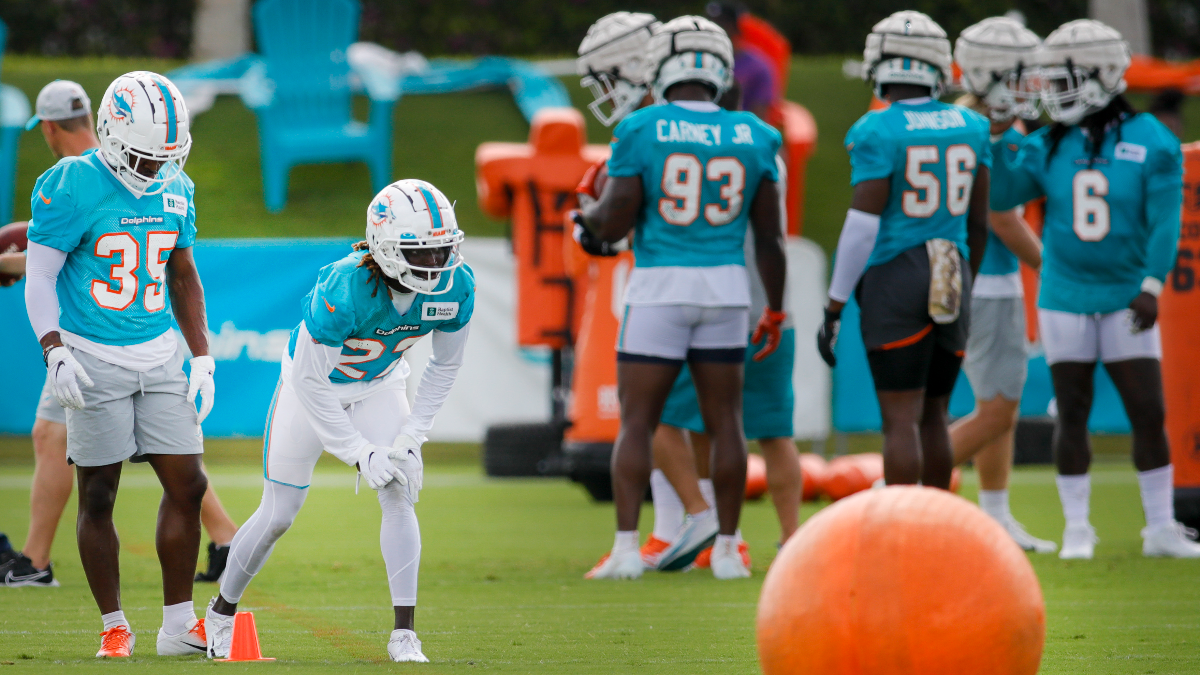 Miami Dolphins defensive back Keion Crossen
