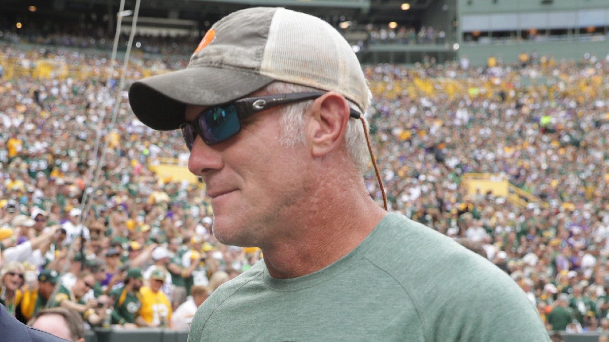 Pro Football Hall of Fame quarterback Brett Favre